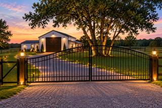 Privately Gated Guest House - 9