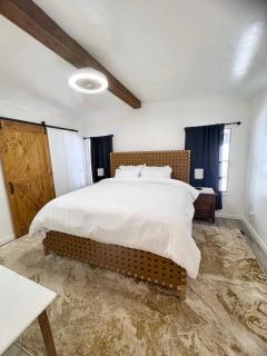 Privately Gated Guest House - 7
