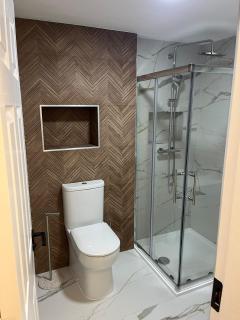 Elegant Seaview Retreat Stylish 2-Bedroom Escape - 5