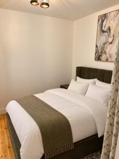 Elegant Seaview Retreat Stylish 2-Bedroom Escape - 3