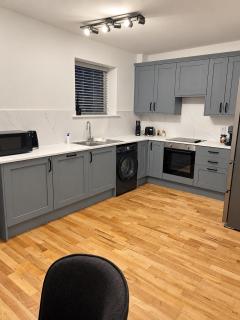 Elegant Seaview Retreat Stylish 2-Bedroom Escape - 2