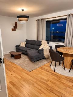 Elegant Seaview Retreat Stylish 2-Bedroom Escape - 1