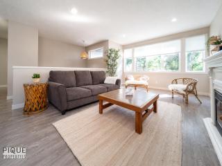 BoHo Vibes - Patio & BBQ - King Bed - Garage Parking - 1