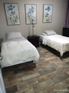 Houston Family Getaway Parking & WiFi Included - 8