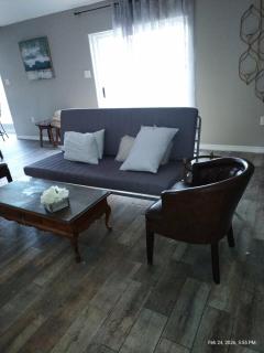 Houston Family Getaway Parking & WiFi Included - 7