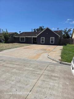Houston Family Getaway Parking & WiFi Included - 5
