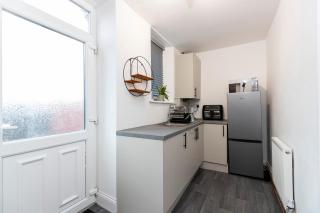 The Cosy Pavilion Stylish 2BR with Free Street Parking - 2
