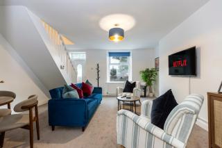 The Cosy Pavilion Stylish 2BR with Free Street Parking - 8