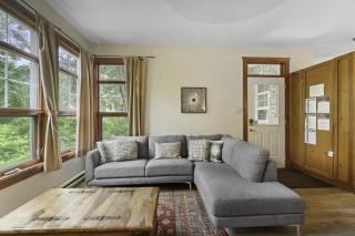 Les Eaux | 2BR Golf Retreat with Mountain Views - 7