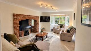 Stylish home close to the Yorkshire Dales & Leeds Airport - 8