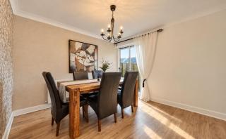 Stylish home close to the Yorkshire Dales & Leeds Airport - 4