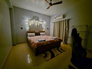 Ashok Palace Entire 2BHK Homestay 10Mins From SUM,IGKC Hospital and DN Regalia - 8