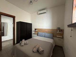 Bugibba Seaside Maisonette - A - 8