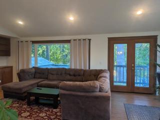 Spacious 3BR Retreat - Sleeps 6 - Near Seattle - 2
