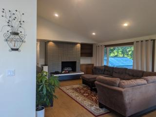 Spacious 3BR Retreat - Sleeps 6 - Near Seattle - 8