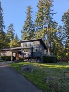 Spacious 3BR Retreat - Sleeps 6 - Near Seattle - 9