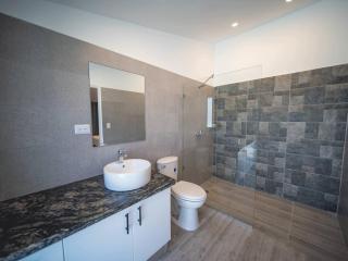 Luxury 3BR Penthouse 300m from beach - 5