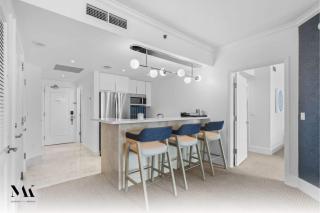 Fontainebleau 1BR Low Floor with Ocean & Resort View - 4