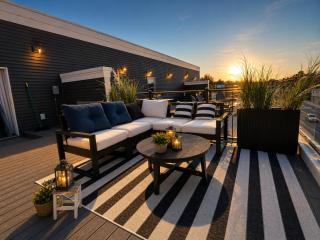 Private Hot Tub The Roost 16 Patio 2BR Downtown - 9