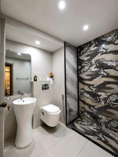 The Revive Affordable Luxury Penthouse with Views - 6