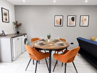 Modern 4 Bedroom Home with 2 Baths, Parking and Superfast WiFi - 3