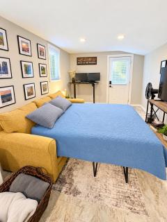 The Bigfoot Hideaway with shared hot tub, workspace, and putting - 4