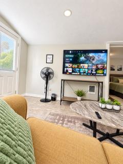 The Bigfoot Hideaway with shared hot tub, workspace, and putting - 5
