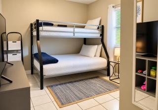 Sunshine Acre 2B 2B King Master Suite, BIG Yard - 6