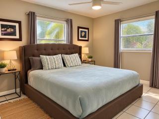 Sunshine Acre 2B 2B King Master Suite, BIG Yard - 8