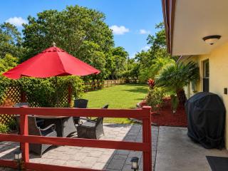 Sunshine Acre 2B 2B King Master Suite, BIG Yard - 4