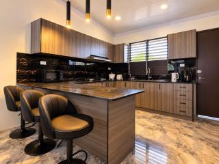 Bula Air B&B Newly renovated and modern living - 2