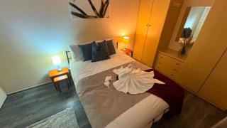 Holiday Contractor House-4 Bedrooms Near Airport - 4