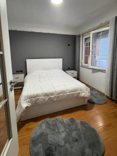 Central Red Apartment - 5