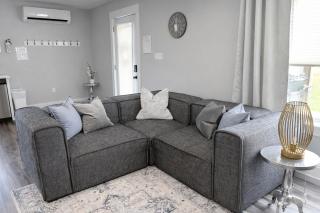 Modern, Private Suite, Close to Downtown - 8