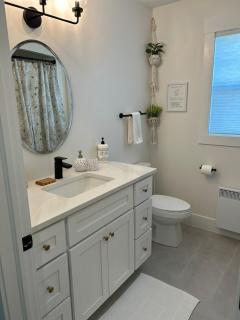 Modern, Private Suite, Close to Downtown - 5
