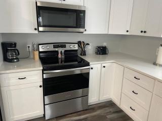 Modern, Private Suite, Close to Downtown - 1