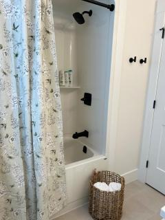 Modern, Private Suite, Close to Downtown - 4