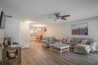 2 BR Townhouse - 10 Mins to Horse Park - 9