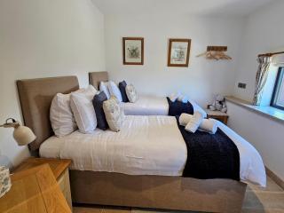 Beautiful Views Historic 16th Cent Barn Conversion - Pass the Keys - 2