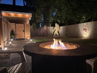 The Bigfoot Hideaway with shared hot tub, workspace, and putting - 9