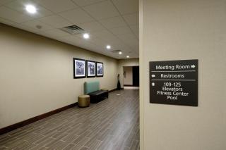 Hampton Inn Green Bay Downtown - 8