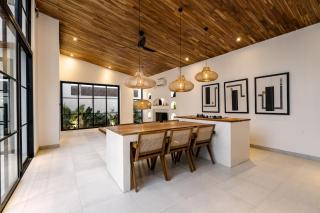 Villa Nika - Uluwatu by Yolla Hospitality - 3