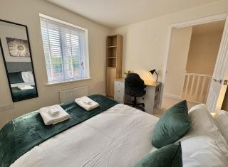 Modern house-Garden-Parking-Bedford-MK-Northants - 8