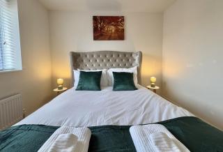 Modern house-Garden-Parking-Bedford-MK-Northants - 3