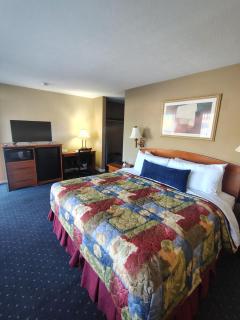 Golden Manor Inn & Suites - 3