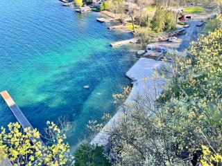 Canandaigua Lake Retreat with view and private beach access, foliage, hike, and Ski - 9