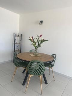 VUE MER VUE MARINA- Jolie T3 Rénové avec Terrasse - 3