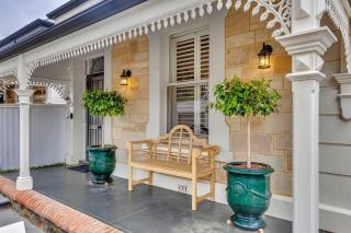 Casa Mia | 1880s Villa, 2 Carparks, Near Oval - 5