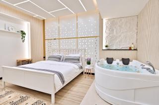 Luxury Studio with Private Jacuzzi Near City Stars - 2