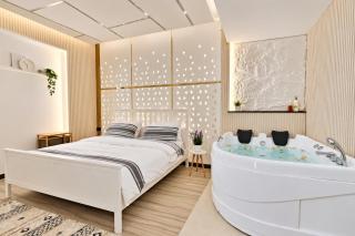 Luxury Studio with Private Jacuzzi Near City Stars - 0